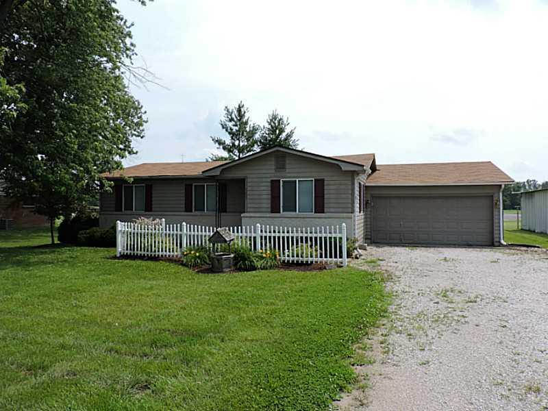 5637 Broyles Road Avon, IN 46123 - Photo 2 of 24 Gallery Image 2