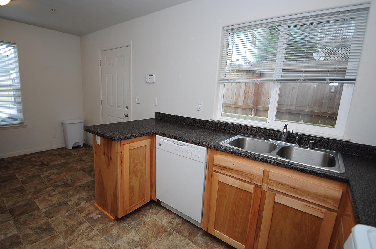 575 24th Street Arcata, CA 95521 - Photo 3 of 9