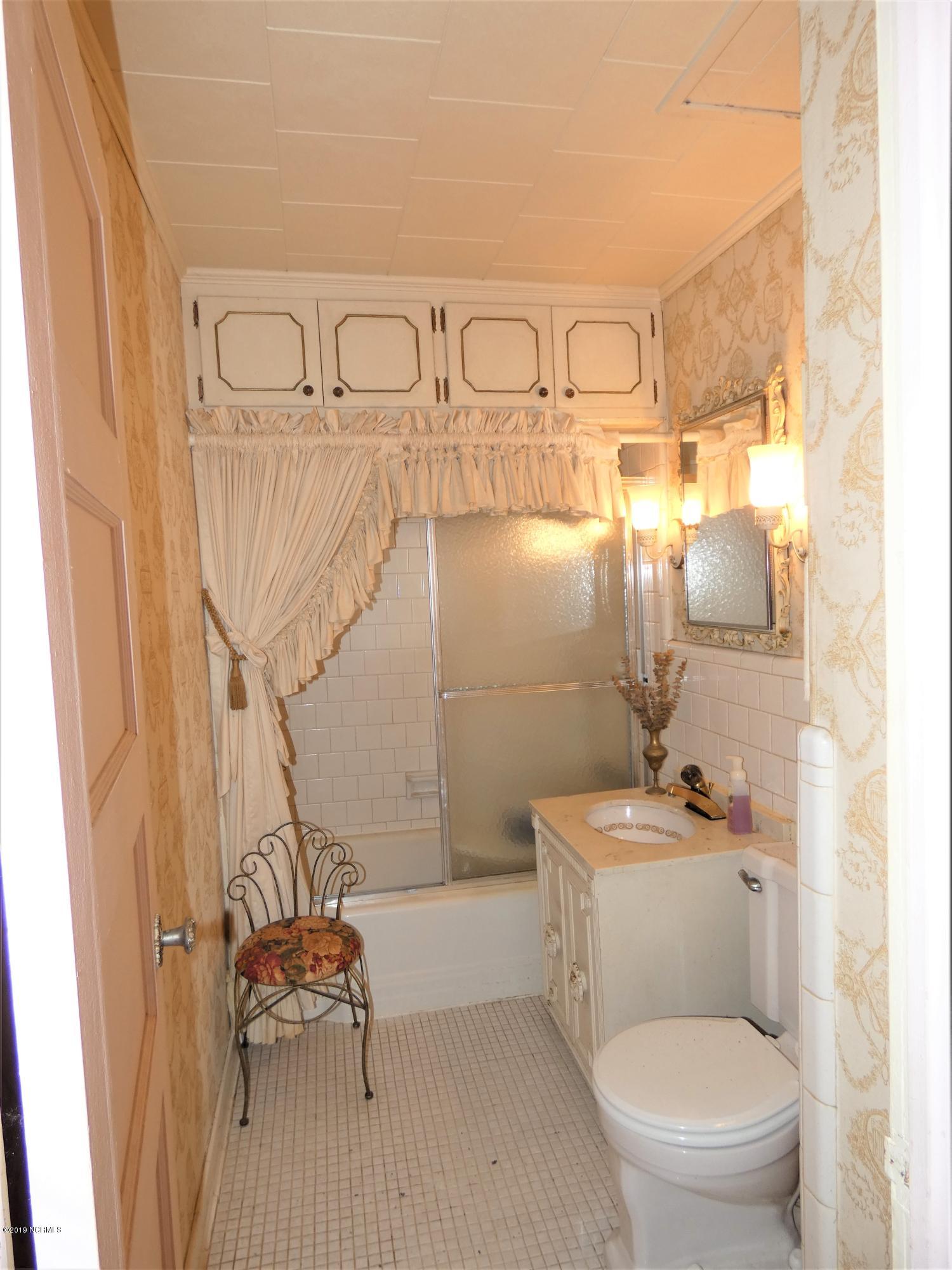 392 High House Road Clinton, NC 28328 - Photo 16 of 16 Bedroom bathroom.