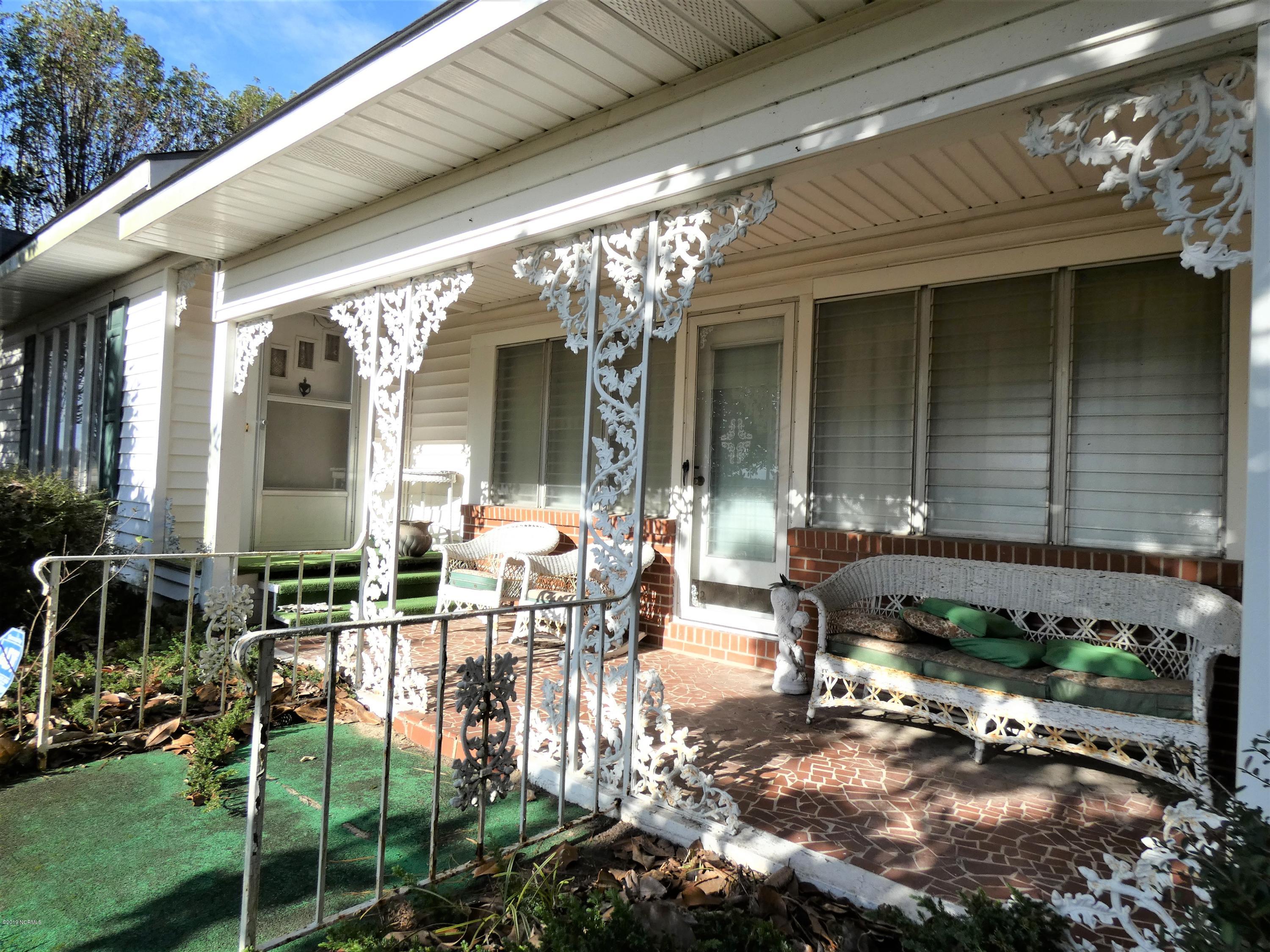 392 High House Road Clinton, NC 28328 - Photo 3 of 16 Front porch