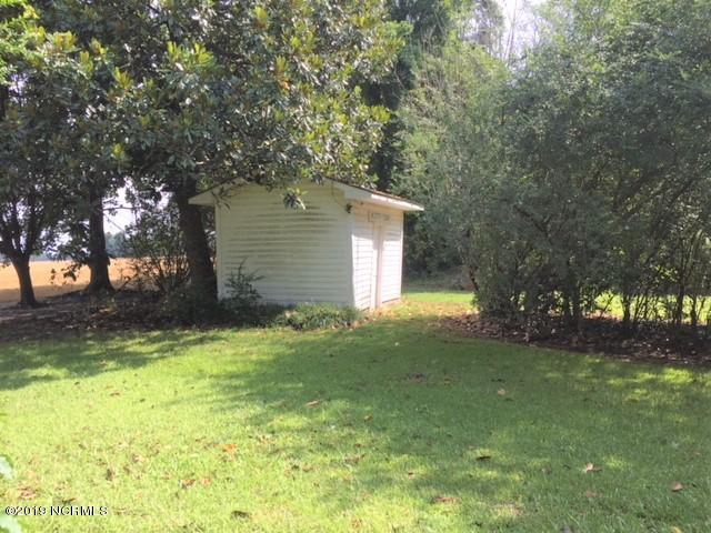 392 High House Road Clinton, NC 28328 - Photo 5 of 16 Detached storage bldg. in fair condition.