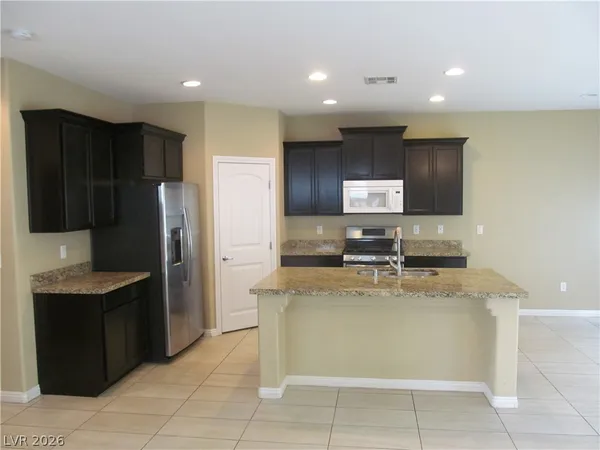 $2,100 | 3711 Gilmore Creek Street, Las Vegas, NV 89129