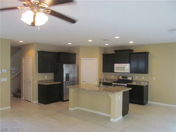 $2,100 | 3711 Gilmore Creek Street, Las Vegas, NV 89129