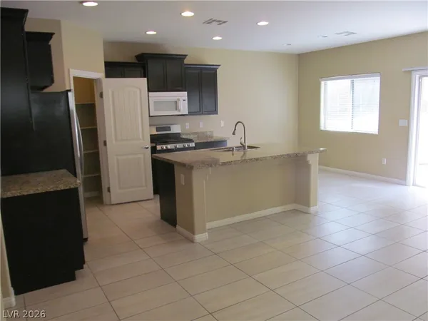 $2,100 | 3711 Gilmore Creek Street, Las Vegas, NV 89129