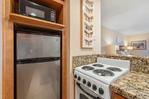 $265,000 | 73850 Fairway Drive, Unit 296, Palm Desert, CA 92260