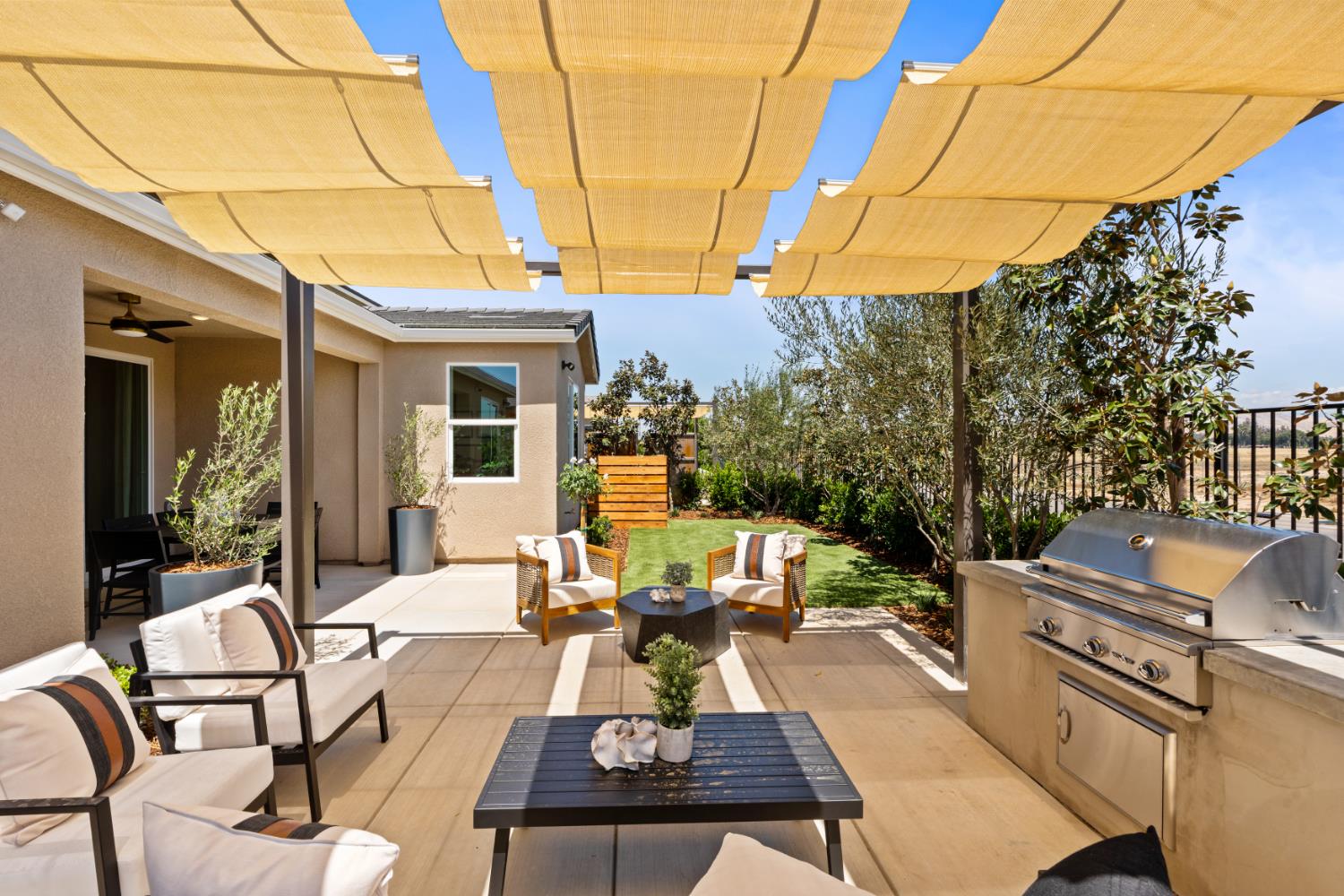 875 Solar Lane Clovis, CA 93619 - Photo 43 of 58