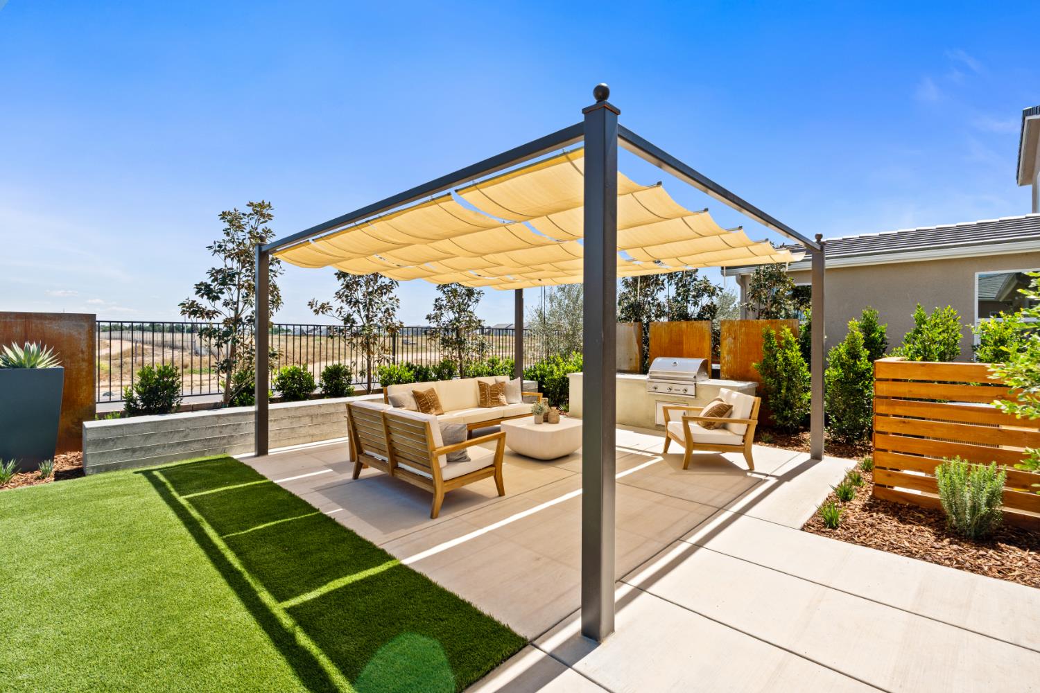 875 Solar Lane Clovis, CA 93619 - Photo 47 of 58