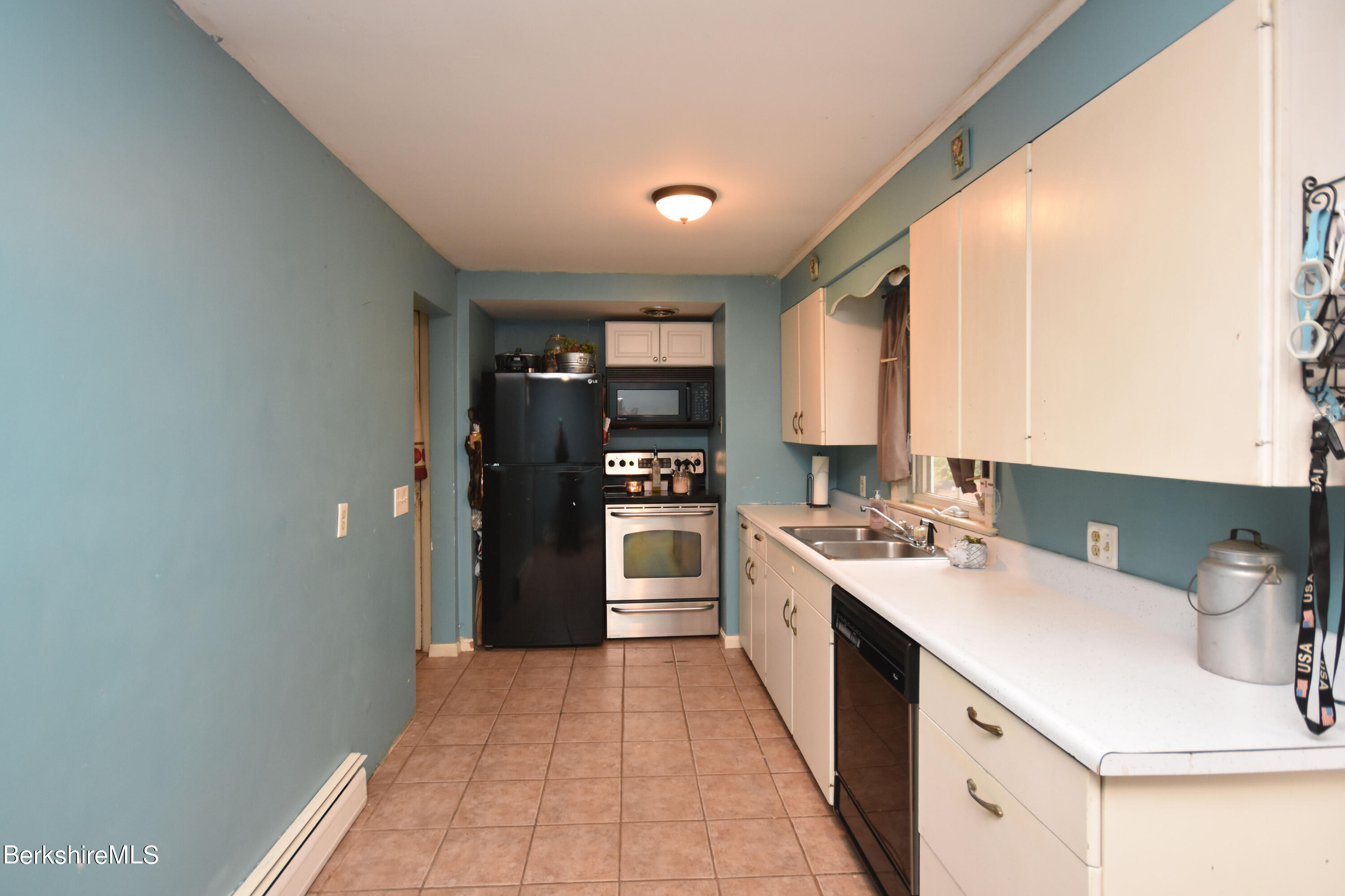 494 East New Lenox Road Pittsfield, MA 01201 - Photo 11 of 40 Kitchen