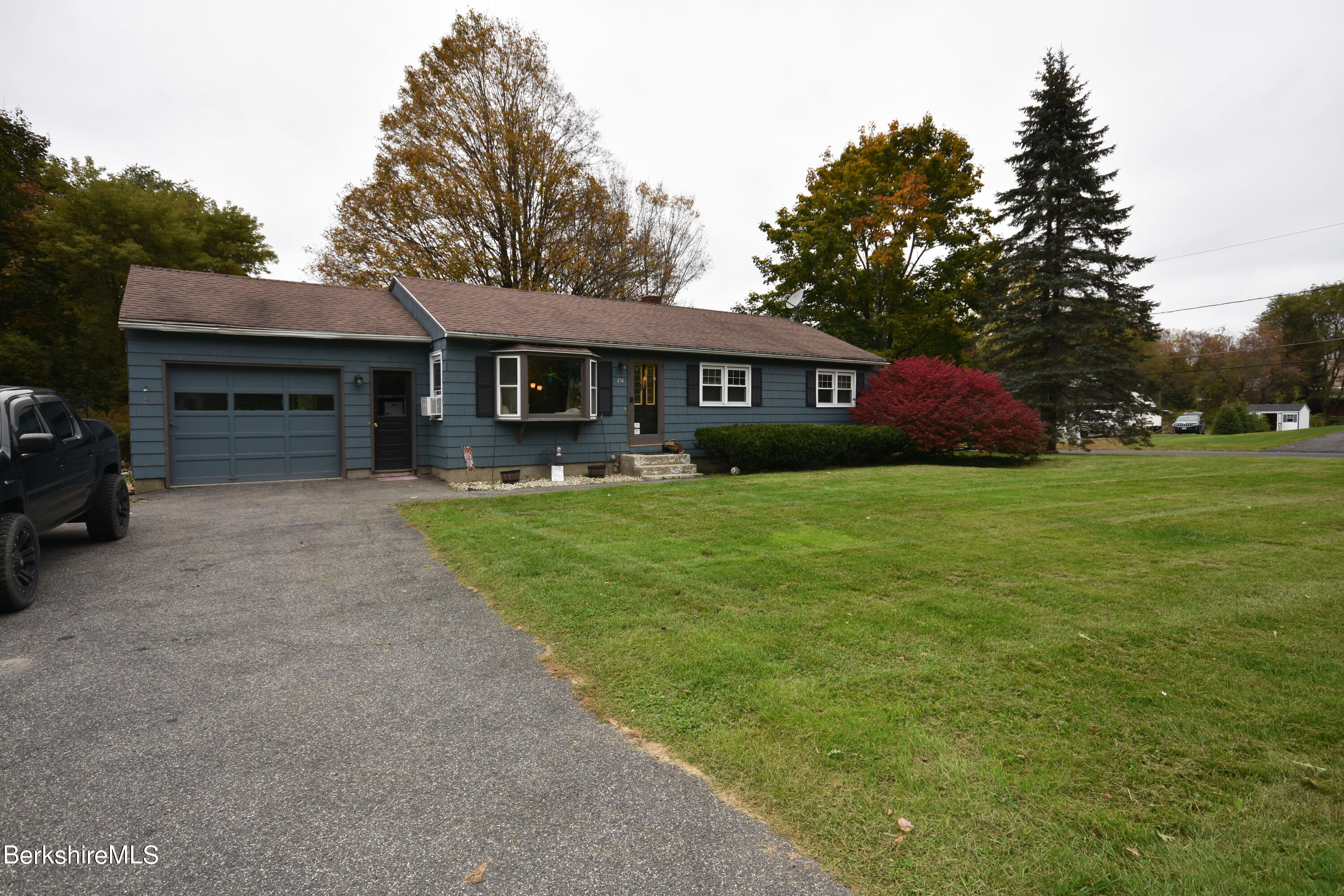 494 East New Lenox Road Pittsfield, MA 01201 - Photo 4 of 40 Exterior