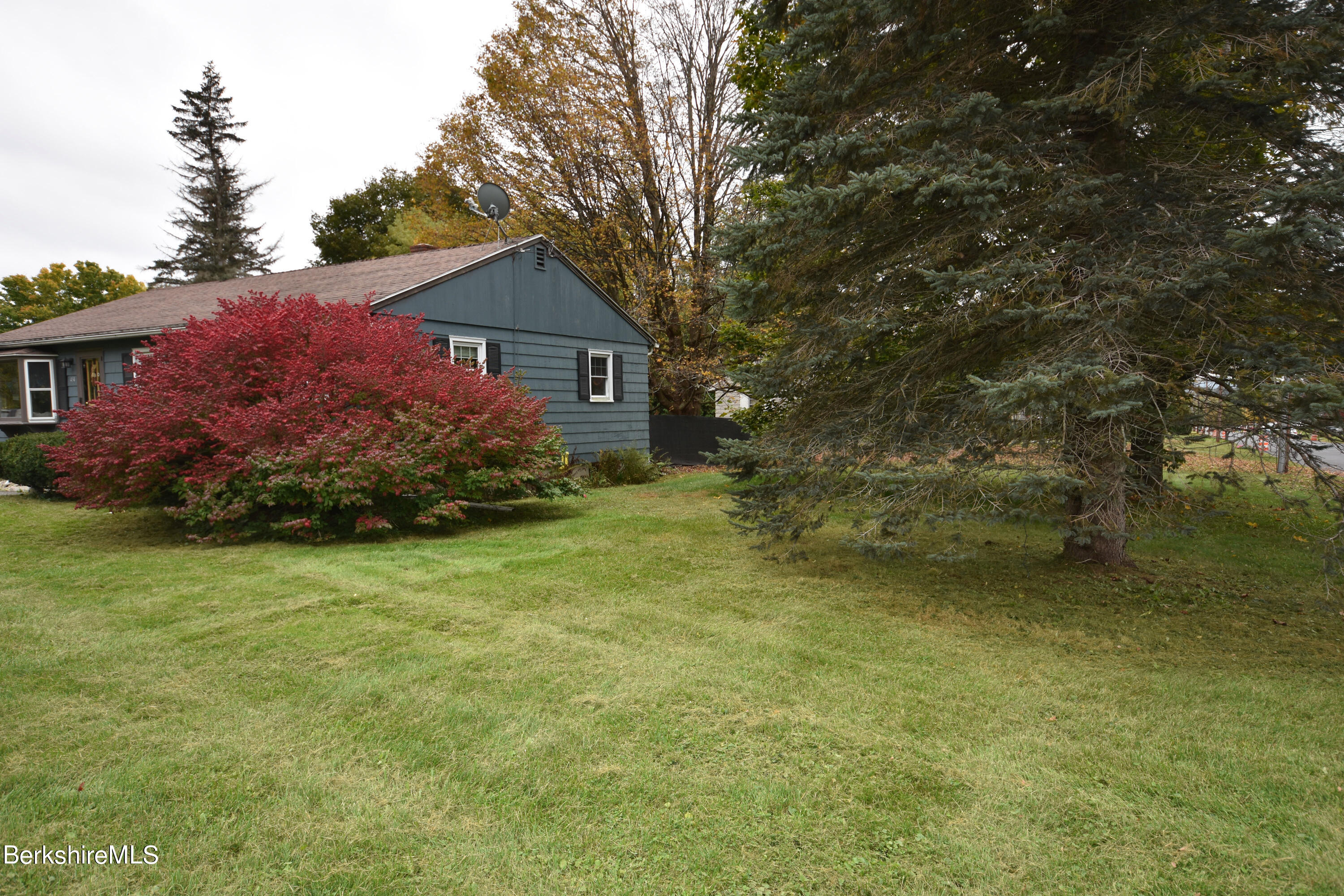 494 East New Lenox Road Pittsfield, MA 01201 - Photo 5 of 40 Exterior