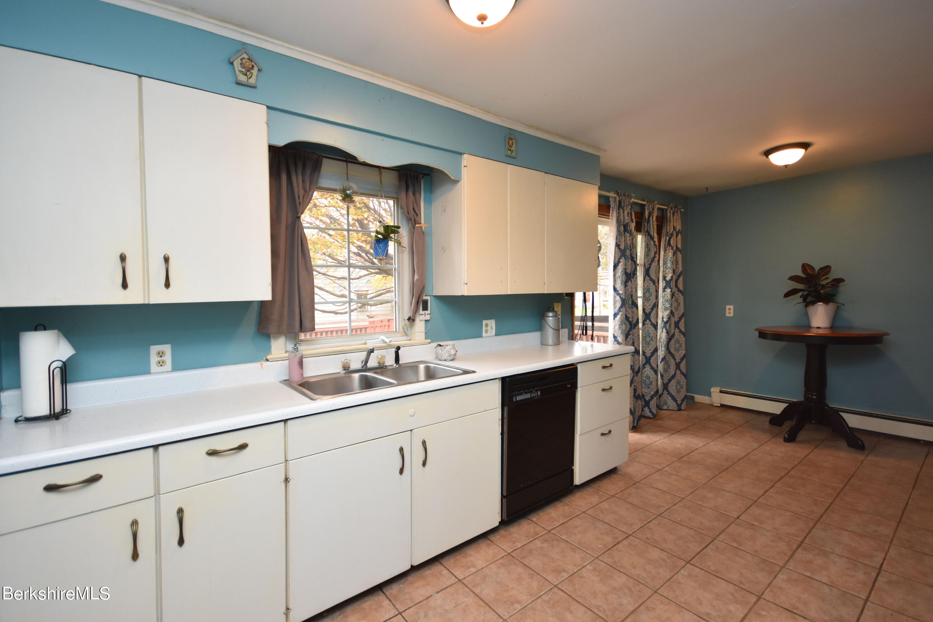 494 East New Lenox Road Pittsfield, MA 01201 - Photo 9 of 40 Kitchen