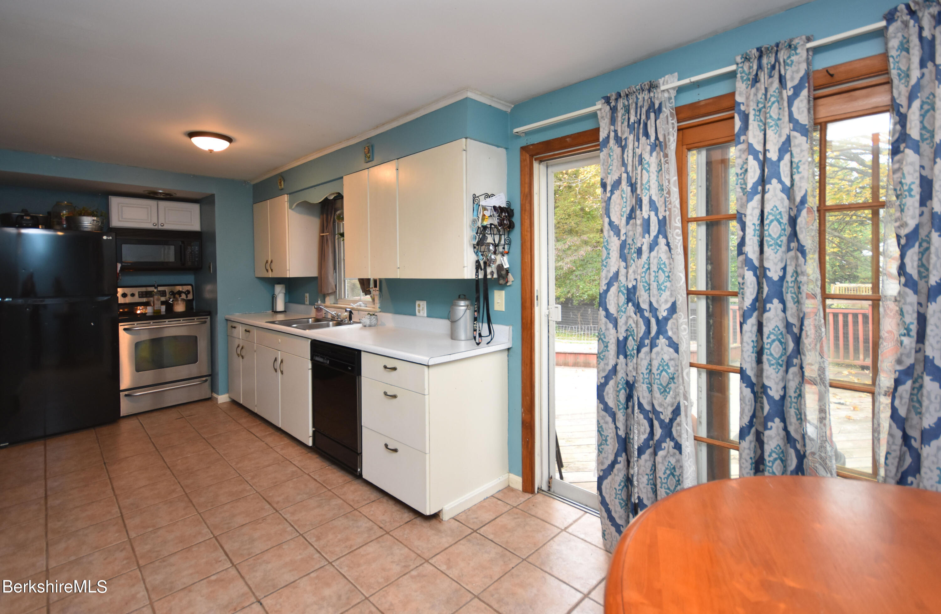 494 East New Lenox Road Pittsfield, MA 01201 - Photo 10 of 40 Kitchen