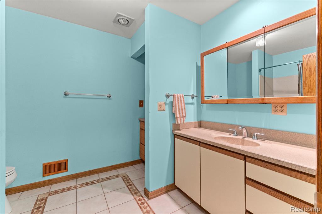 18990 Beck Road Northville, MI 48168 - Photo 22 of 60