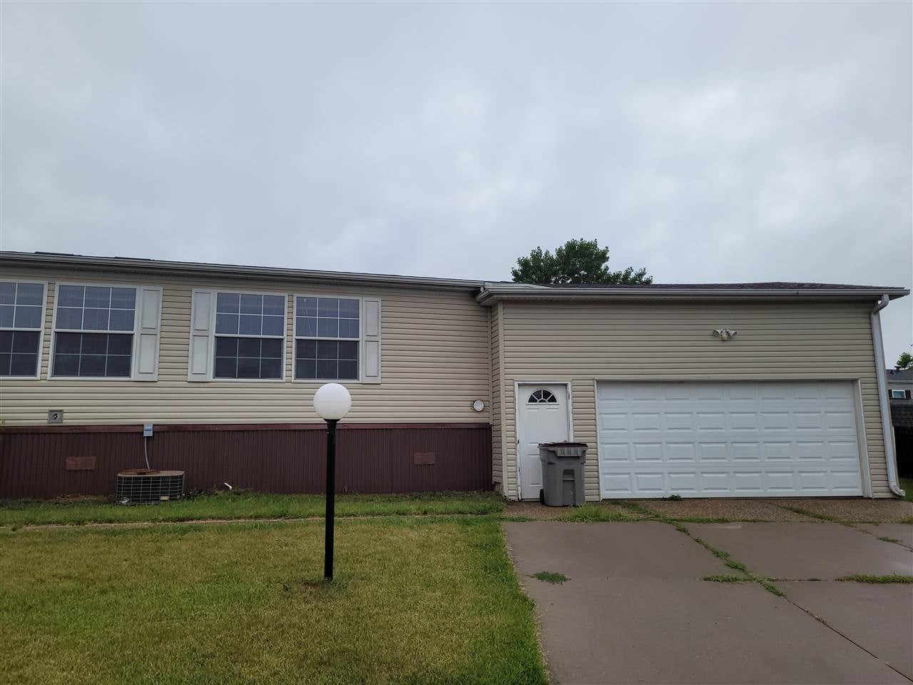744 Bay Ridge Drive Iowa City, IA 52246 - Photo 2 of 12 Gallery Image 2