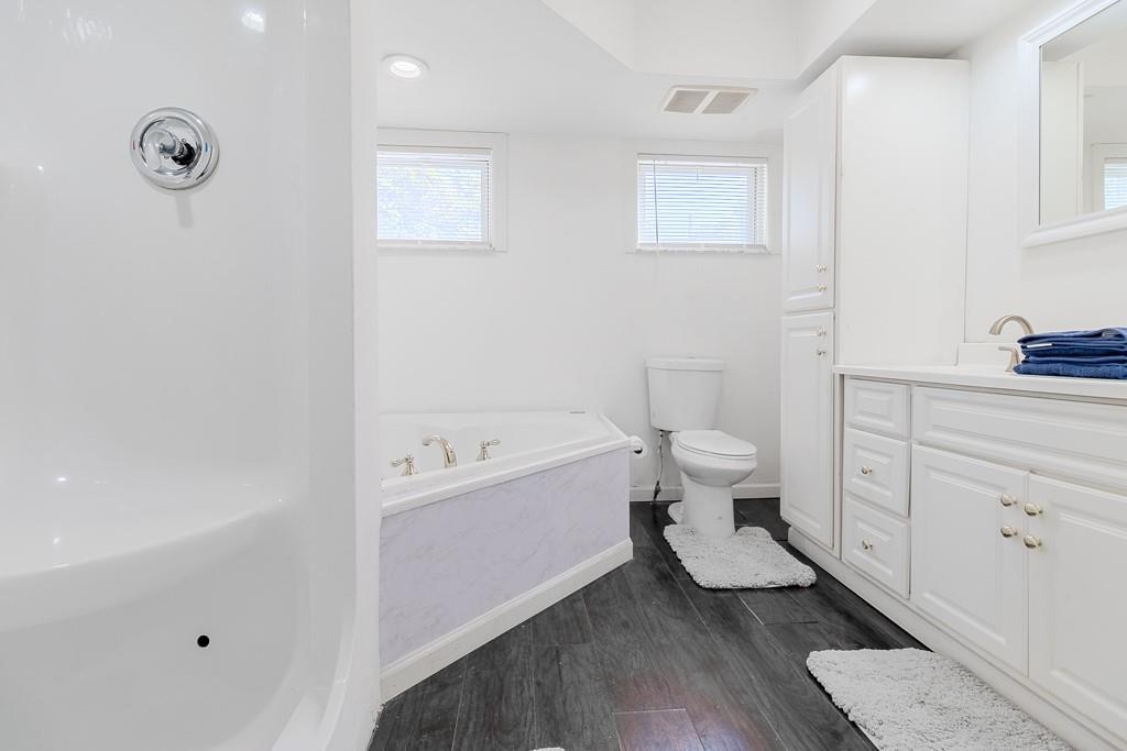 7583 Tyler Road Verona, PA 15147 - Photo 25 of 50 a bathroom with a bathtub and toilet