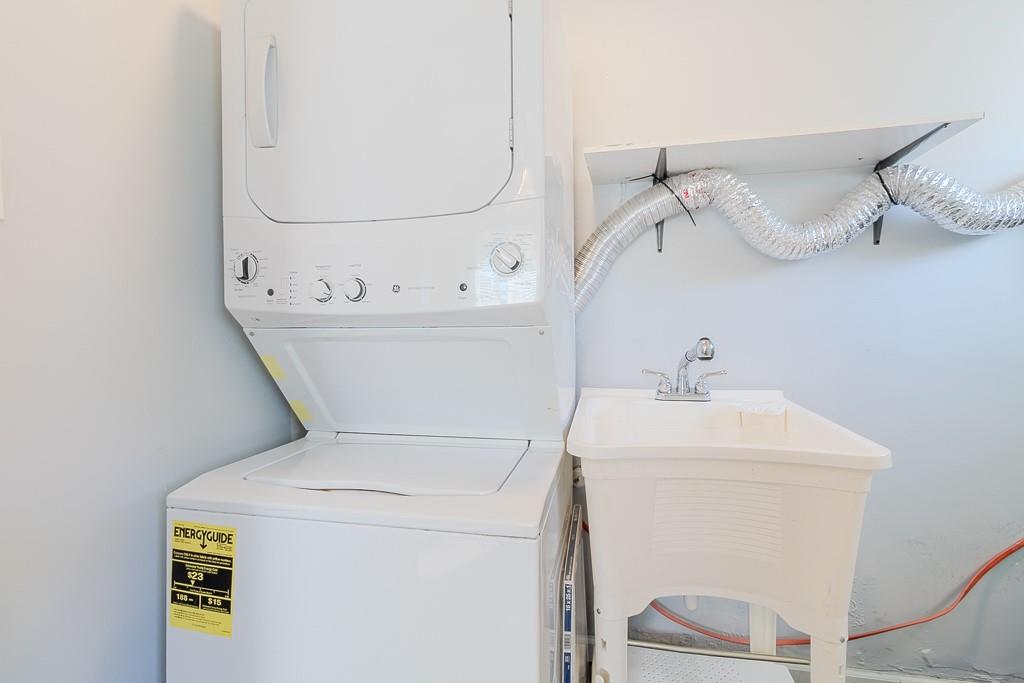 7583 Tyler Road Verona, PA 15147 - Photo 35 of 50 a utility room with dryer and washer