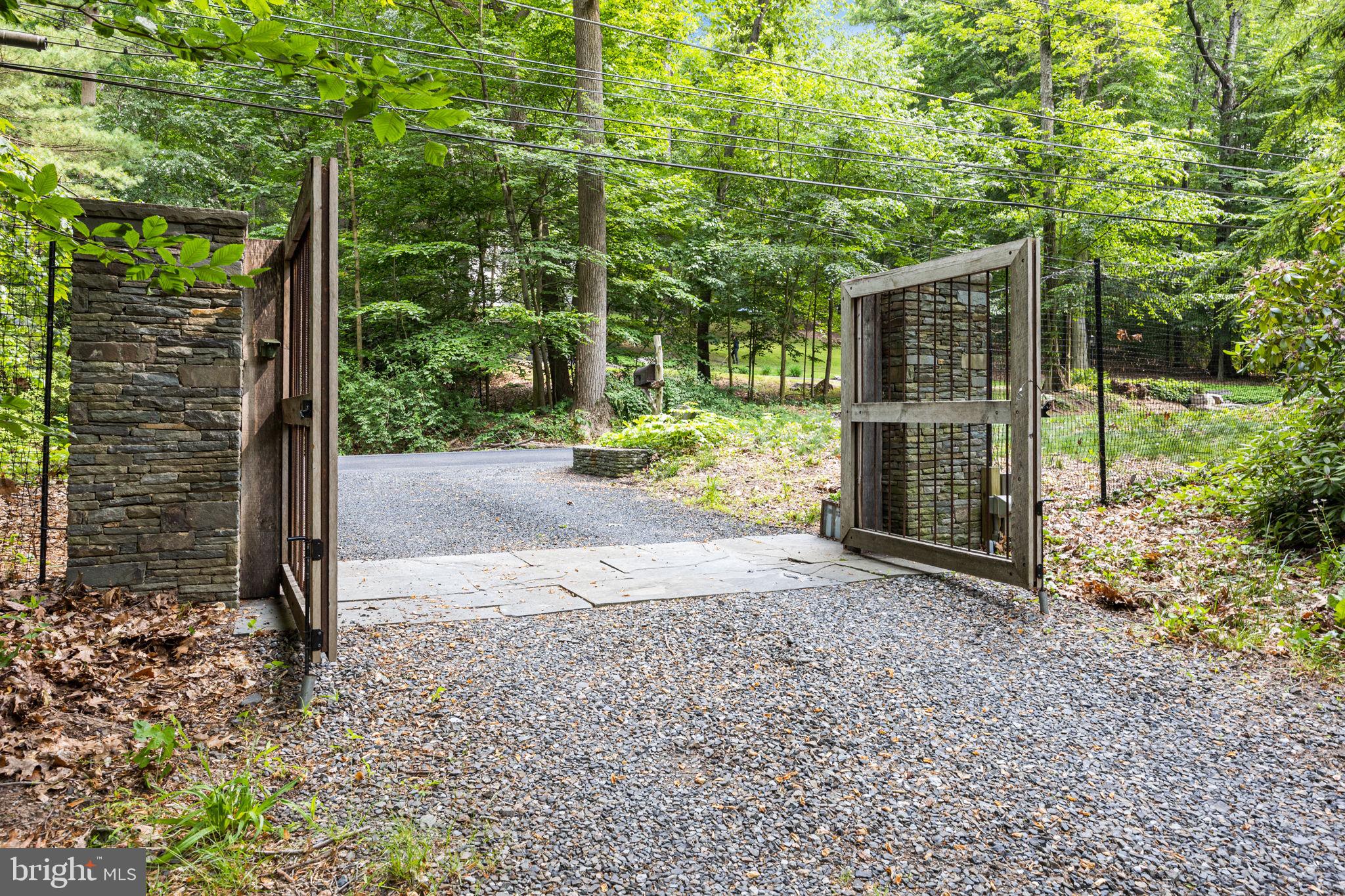 6975 Upper York Road New Hope, PA 18938 - Photo 55 of 61 Custom front gate and pillars