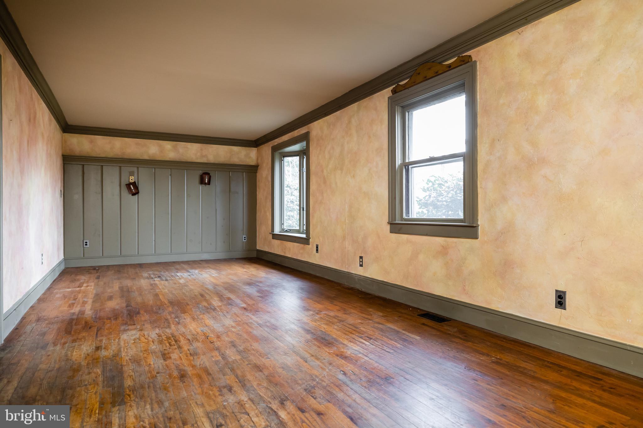 149 Petticoat Bridge Road Columbus, NJ 08022 - Photo 4 of 29 Living Room