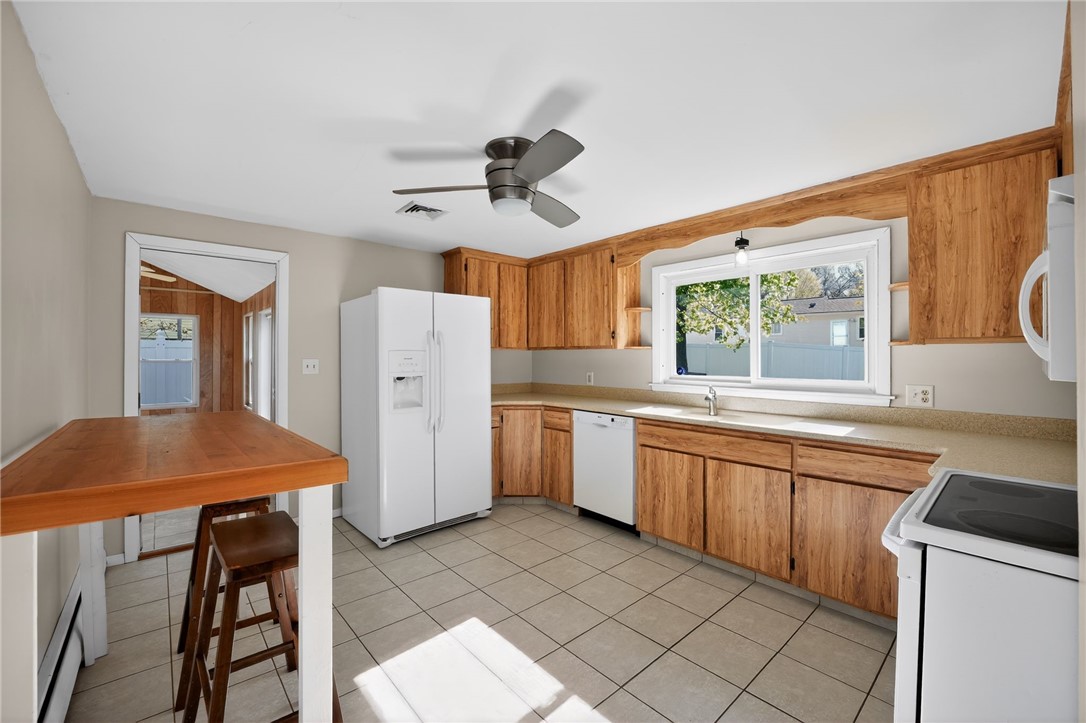 68 Madeleine Avenue Woonsocket, RI 02895 - Photo 4 of 27