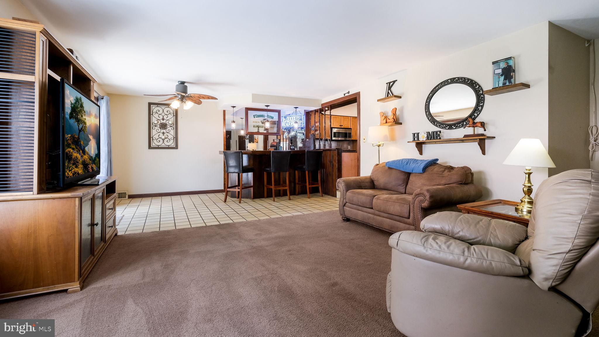 1267 Dahlia Road Warminster, PA 18974 - Photo 14 of 39 Impressive 19' x 30' F/R