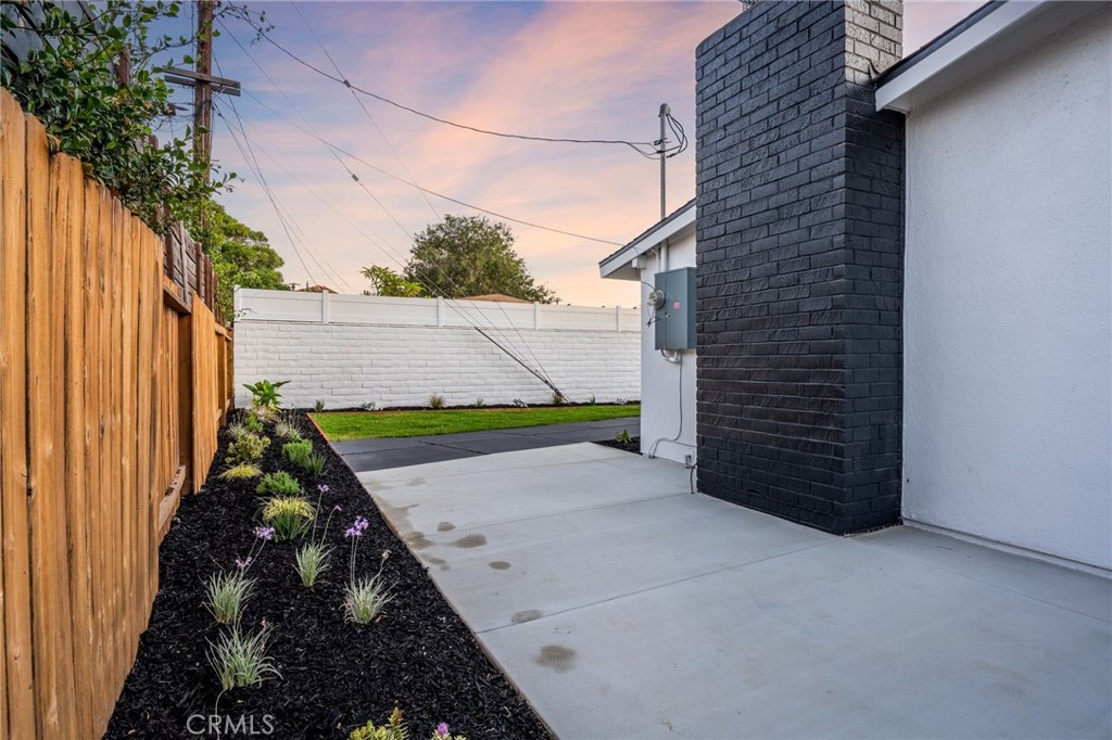 245 Tulane Road Costa Mesa, CA 92626 - Photo 9 of 60 Gallery Image 9