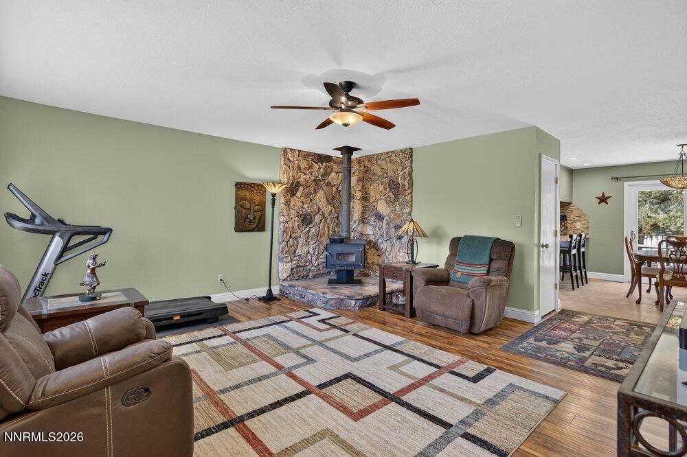 2291 Empire Road Reno, NV 89521 - Photo 5 of 40 living1