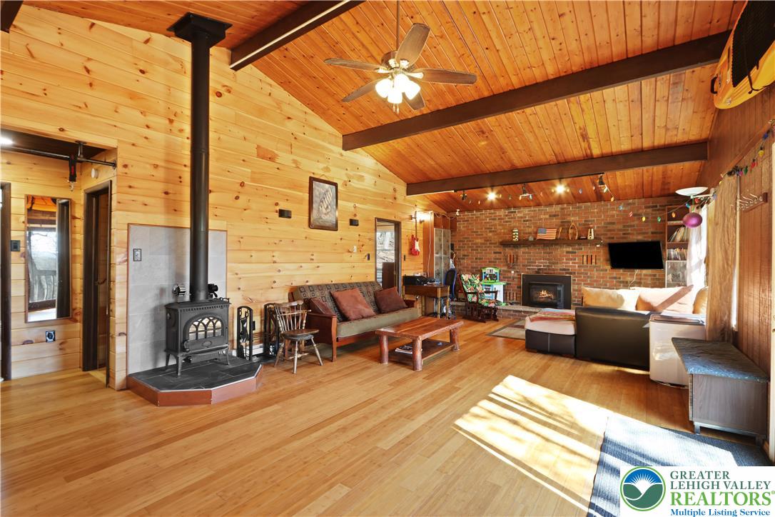 214 Mockingbird Court Bushkill, PA 18324 - Photo 4 of 40