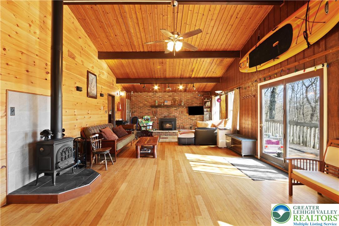 214 Mockingbird Court Bushkill, PA 18324 - Photo 6 of 40