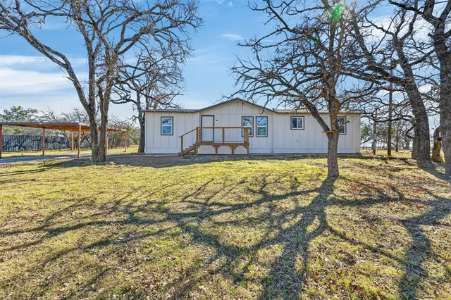 $184,900 | 324 Whispering Oaks Drive, Mineral Wells, TX 76067