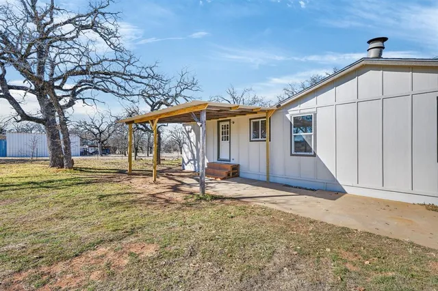 $184,900 | 324 Whispering Oaks Drive, Mineral Wells, TX 76067