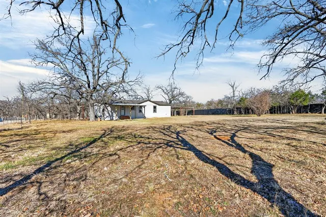 $184,900 | 324 Whispering Oaks Drive, Mineral Wells, TX 76067
