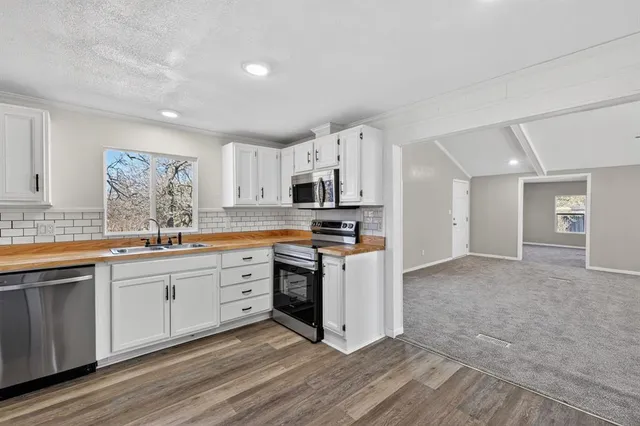 $184,900 | 324 Whispering Oaks Drive, Mineral Wells, TX 76067