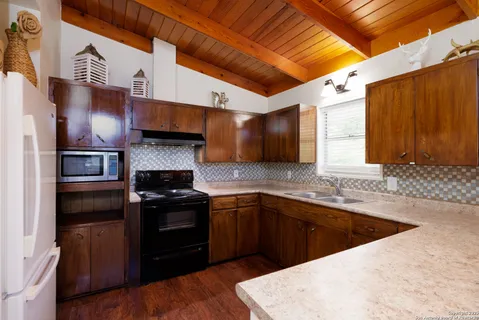 $495,000 | 574 Skyline Drive, Canyon Lake, TX 78133