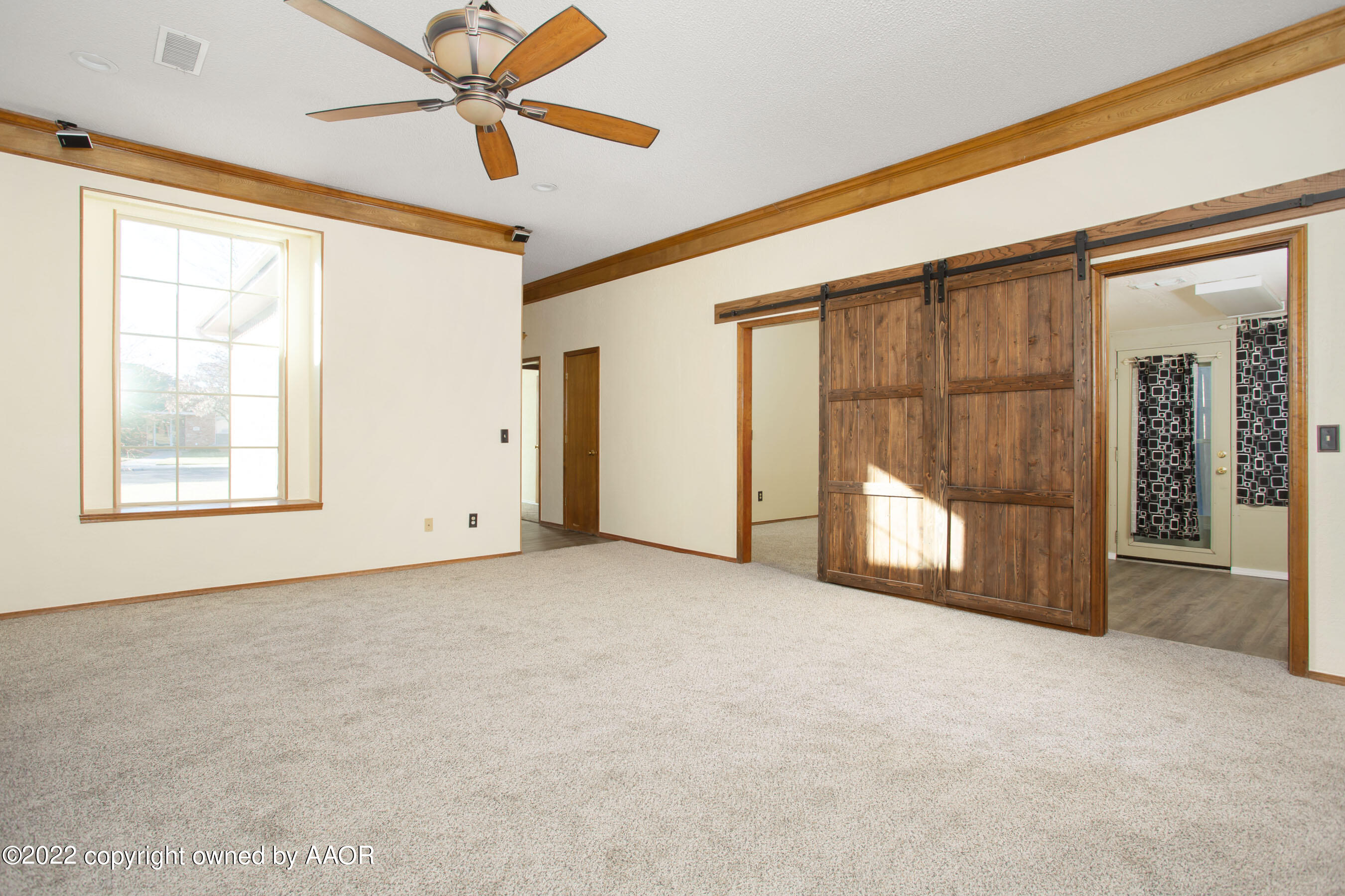 5000 Carmel Avenue Amarillo, TX 79110 - Photo 6 of 35 a view of an empty room with a window