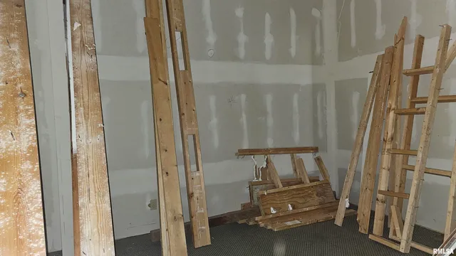 $395,000 | 200 West 12th Street, Johnston City, IL 62951