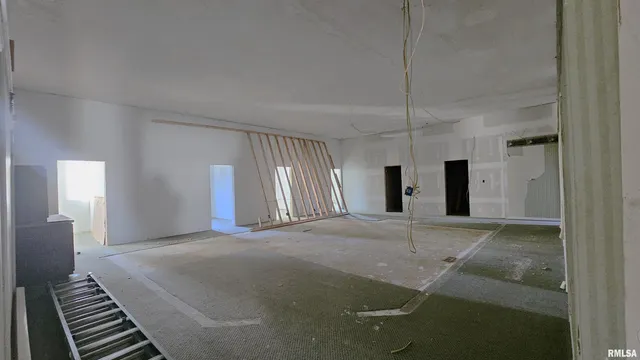 $395,000 | 200 West 12th Street, Johnston City, IL 62951