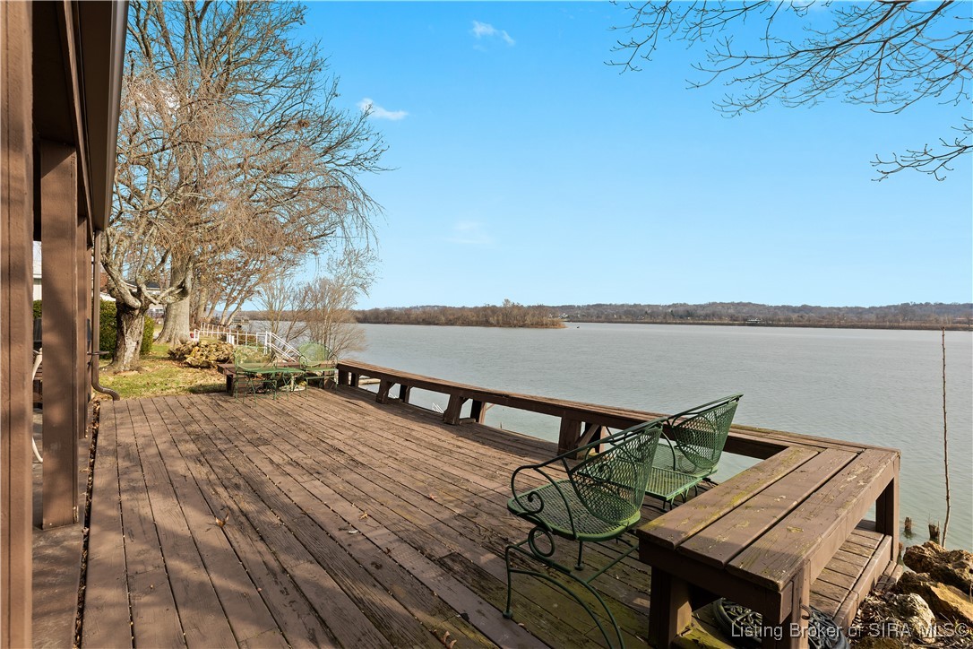 6426 Longview Beach Road Jeffersonville, IN 47130 - Photo 4 of 70 Gallery Image 4