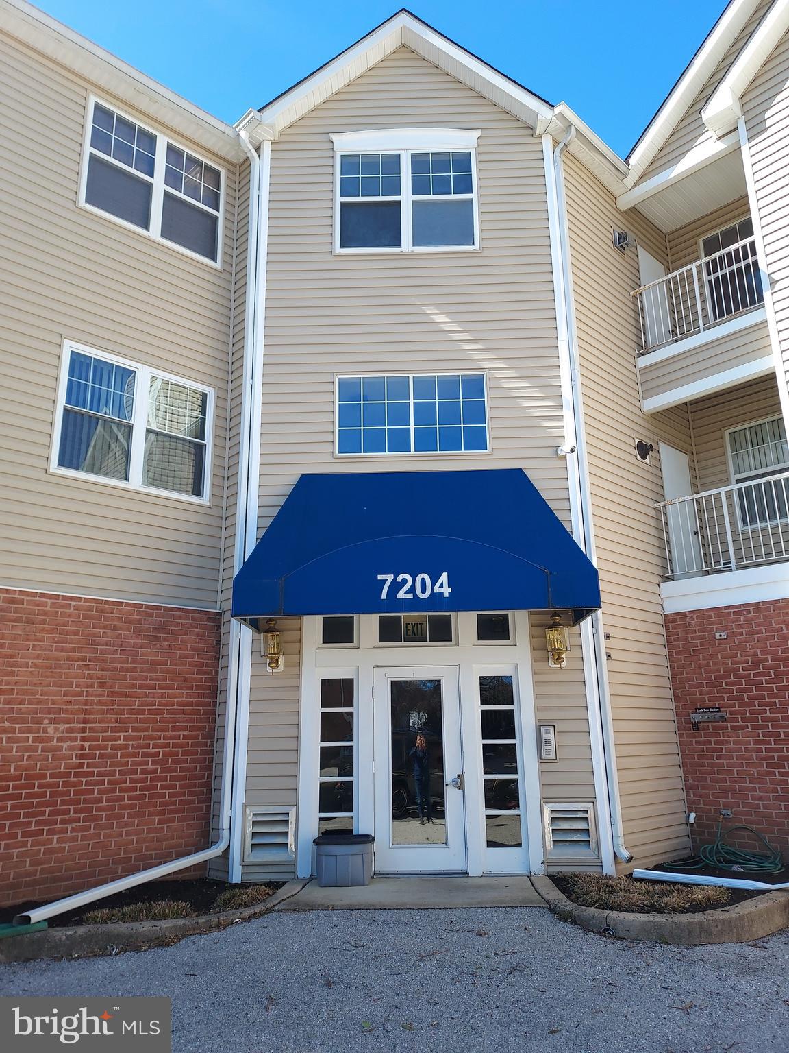 Penthouse unit with garage parking!