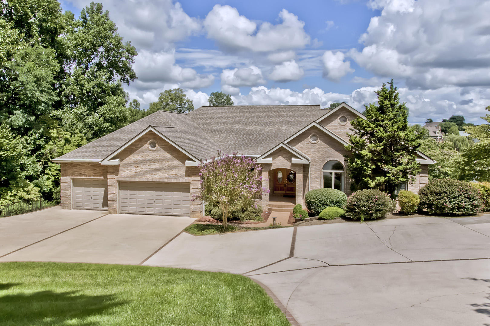 256 Cheestana Way Loudon, TN 37774 - Photo 1 of 40 01_256 Cheestana Way_Front