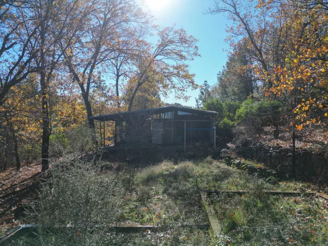 a view of a barn in the middle of a yard