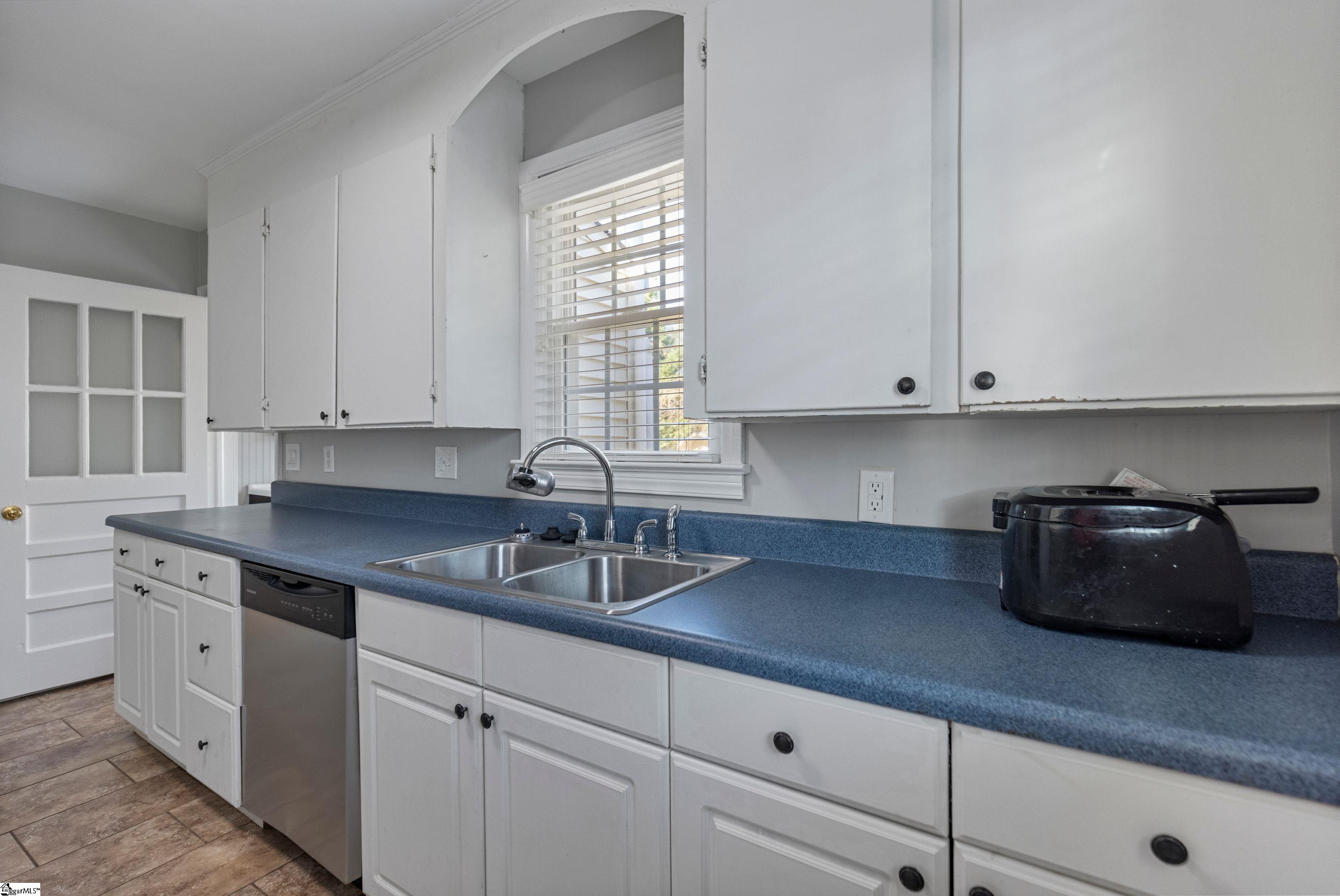 11 Ridgecrest Drive Greenville, SC 29609 - Photo 12 of 25 Gallery Image 12