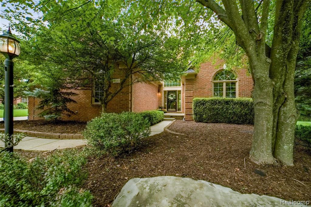 3743 Sleepy Fox Drive Rochester Hills, MI 48309 - Photo 2 of 55