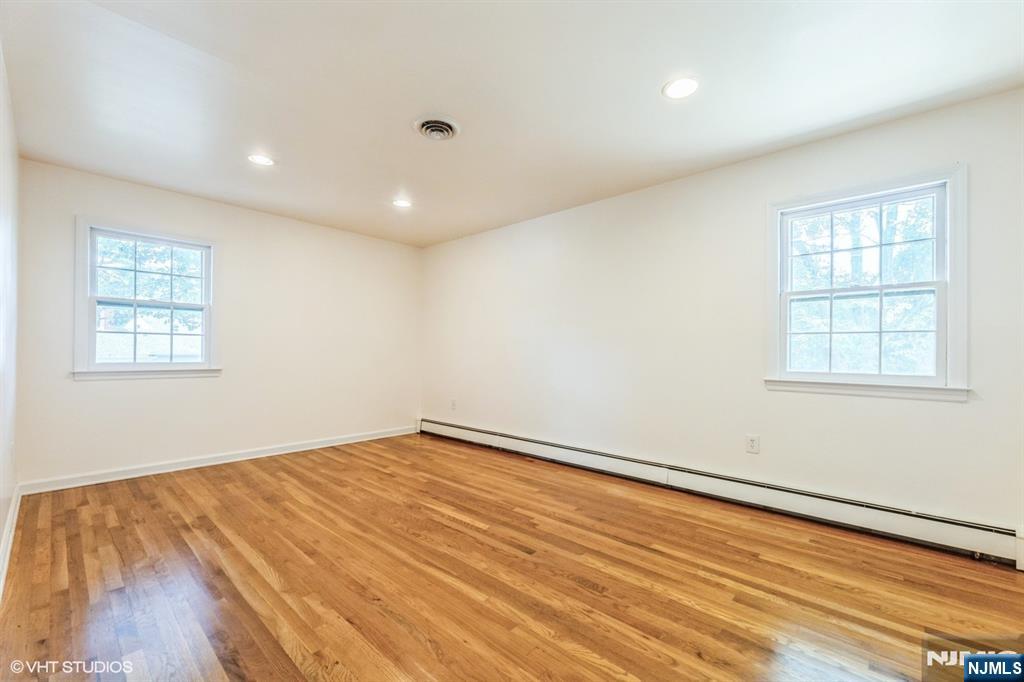 275 Taft Court Paramus, NJ 07652 - Photo 38 of 40