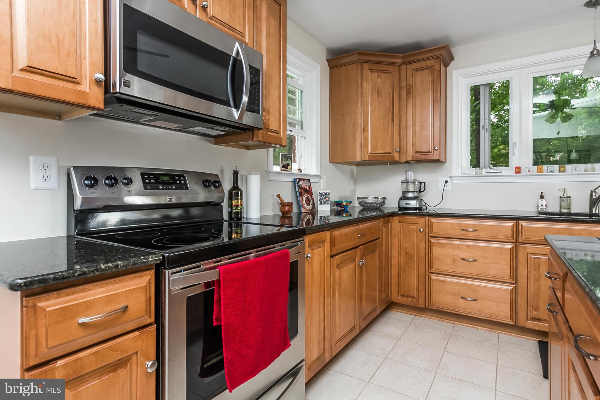 6808 Ridgewood Road Baltimore, MD 21239 - Photo 9 of 22 Brand New Kitchen w/ SS appliances