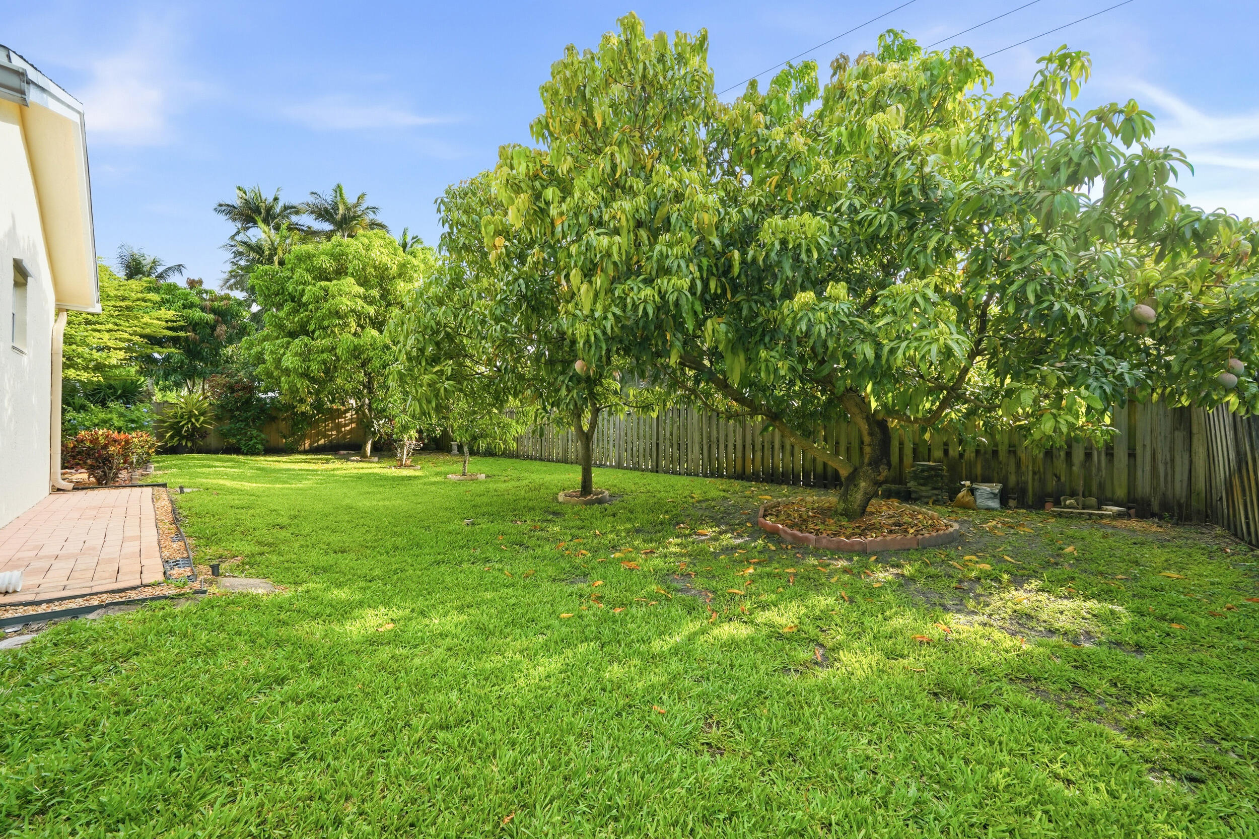 5787 Southwest 57th Way Davie, FL 33314 - Photo 35 of 40 219
