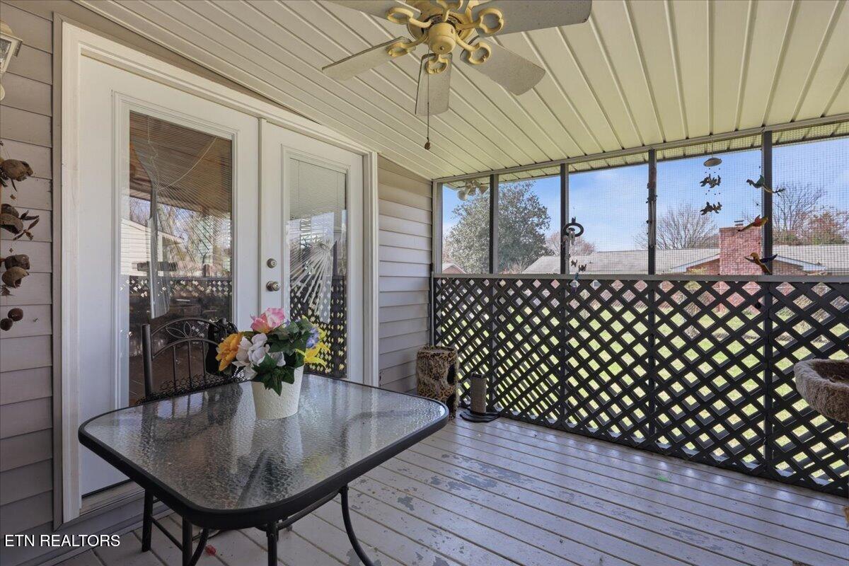 853 Walker Springs Road Knoxville, TN 37923 - Photo 28 of 47 Screened in porch