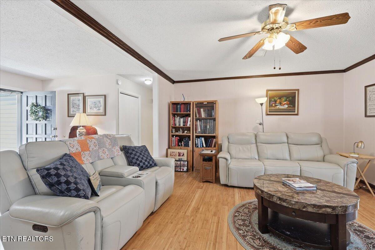 853 Walker Springs Road Knoxville, TN 37923 - Photo 7 of 47 Living Room