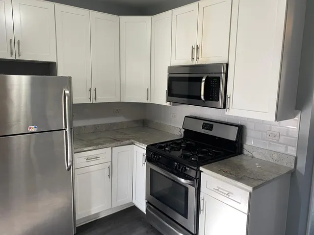 $1,850 | 1144 West Taylor Street, Unit 2R, Chicago, IL 60607