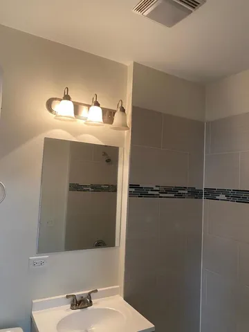 $1,850 | 1144 West Taylor Street, Unit 2R, Chicago, IL 60607