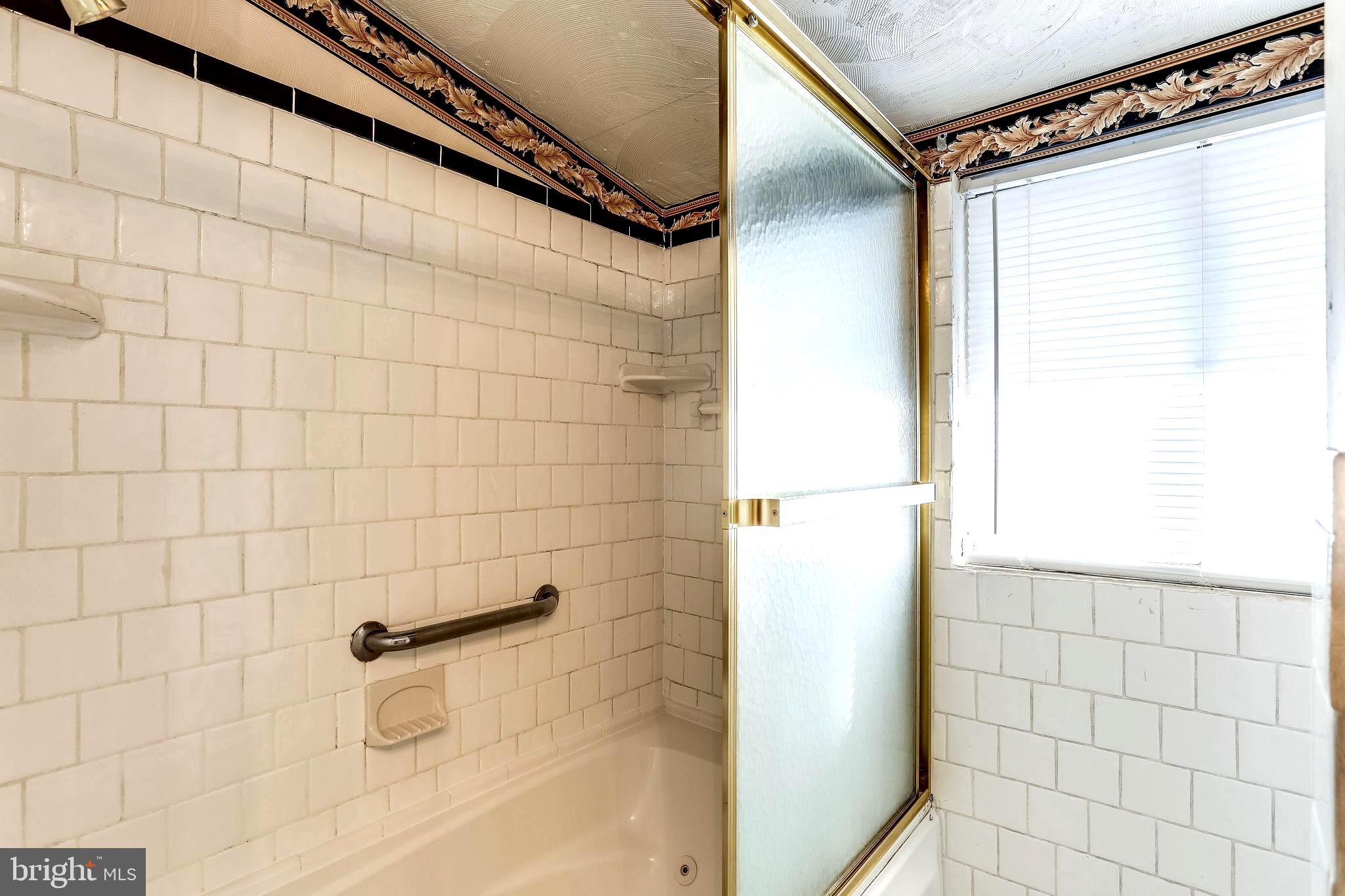 4729 Belle Forte Road Baltimore, MD 21208 - Photo 28 of 46 Updated Hall Bath with Jetted Soaking Tub/Shower
